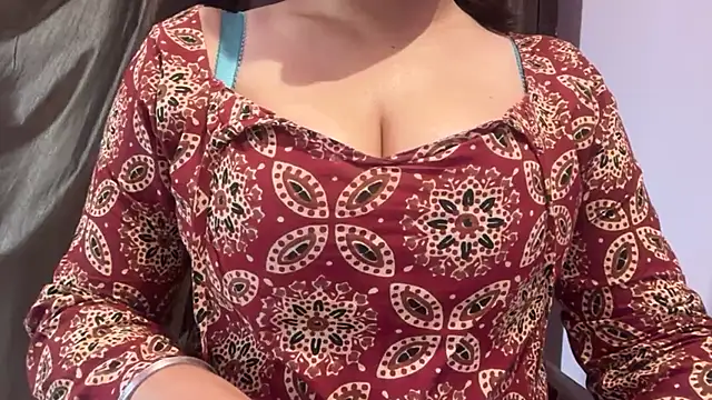 Snapshot of Avneet_kaurr1 chatting on 06-25-26, 03:26 Avneet kaurr1 online show from 06-25-26, 03:26