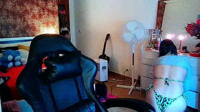 Snapshot of Lilbadmiaxo chatting on 03-10-26, 05:39 Lilbadmiaxo online show from 03-10-26, 05:39