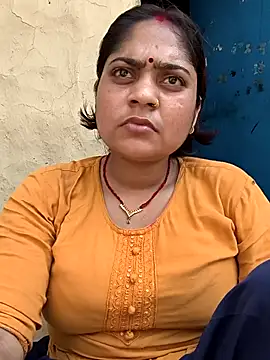 Snapshot of Aanushaka chatting on 04-24-26, 08:27 Aanushaka online show from 04-24-26, 08:27