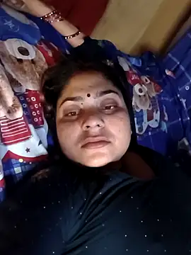 Snapshot of Aanushaka chatting on 04-21-26, 02:03 Aanushaka online show from 04-21-26, 02:03