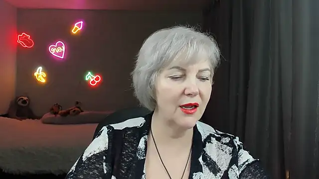 Mary-Leee online show from 03-28-26, 02:51