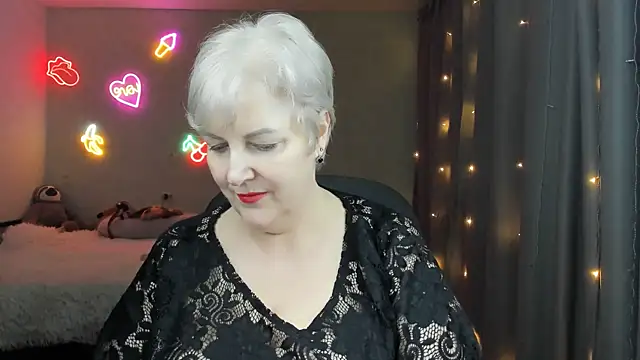 Mary-Leee online show from 04-15-26, 06:23