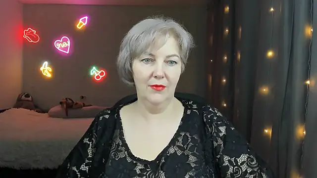 Mary-Leee online show from 04-18-26, 03:31