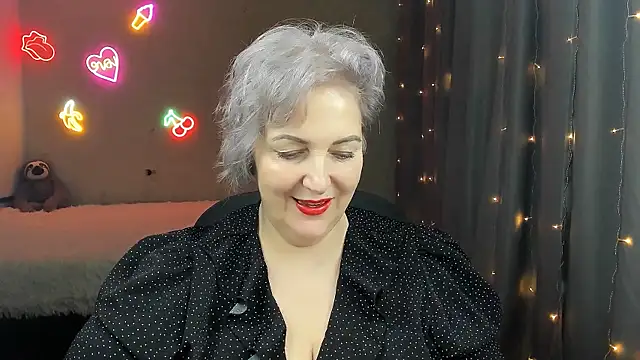 Mary-Leee online show from 03-12-26, 06:28