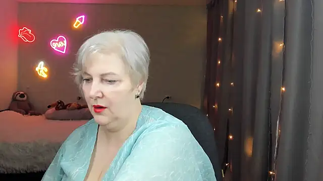 Mary-Leee online show from 04-12-26, 06:49