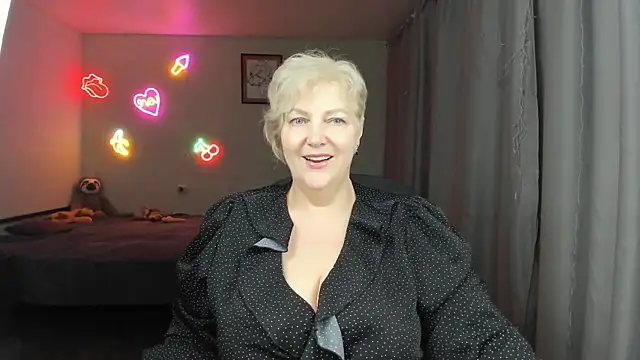 Snapshot of Mary-Leee chatting on 06-03-26, 06:12 Mary-Leee online show from 06-03-26, 06:12