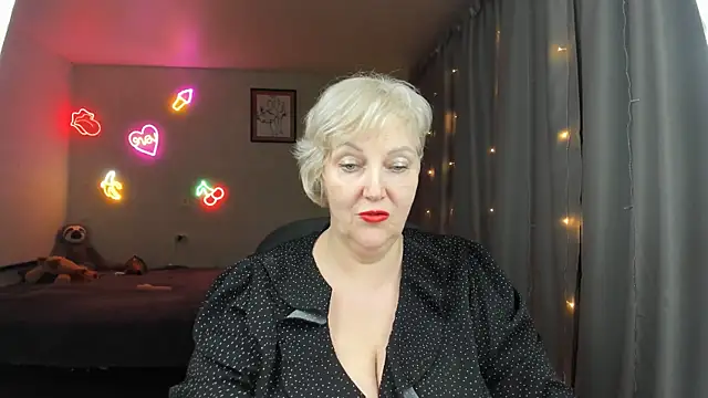 Snapshot of Mary-Leee chatting on 05-28-26, 06:03 Mary-Leee online show from 05-28-26, 06:03
