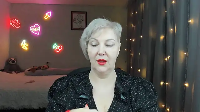 Snapshot of Mary-Leee chatting on 04-28-26, 03:55 Mary-Leee online show from 04-28-26, 03:55
