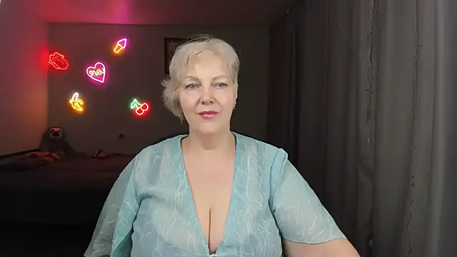 Snapshot of Mary-Leee chatting on 06-04-26, 06:18 Mary-Leee online show from 06-04-26, 06:18