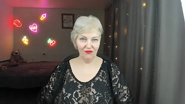Snapshot of Mary-Leee chatting on 05-12-26, 08:10 Mary-Leee online show from 05-12-26, 08:10