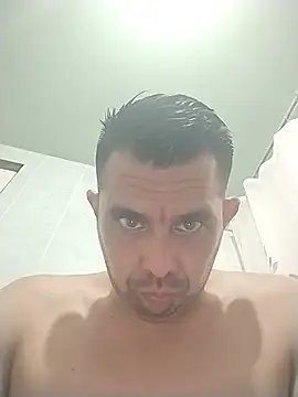 Snapshot of manuel4200 chatting on 06-30-26, 01:38 manuel4200 online show from 06-30-26, 01:38