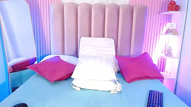 Snapshot of ArianaRougee chatting on 04-25-26, 01:41 ArianaRougee online show from 04-25-26, 01:41