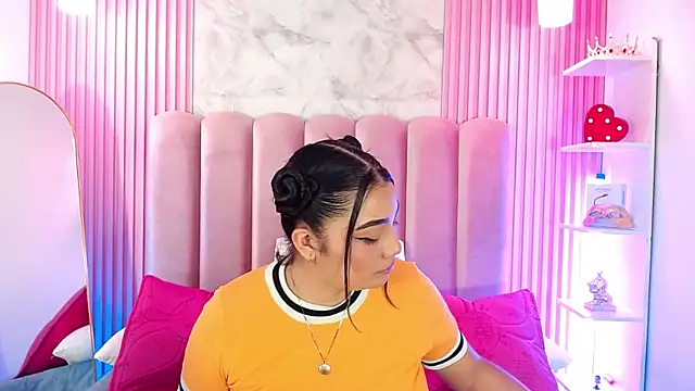 Snapshot of ArianaRougee chatting on 05-29-26, 12:00 ArianaRougee online show from 05-29-26, 12:00