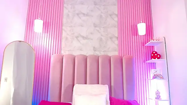 Snapshot of ArianaRougee chatting on 05-19-26, 11:06 ArianaRougee online show from 05-19-26, 11:06