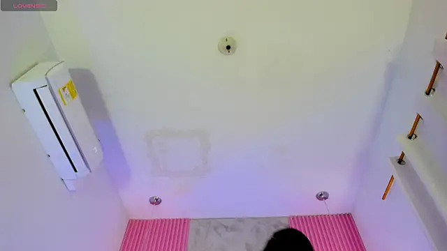 Snapshot of ArianaRougee chatting on 06-11-26, 04:09 ArianaRougee online show from 06-11-26, 04:09