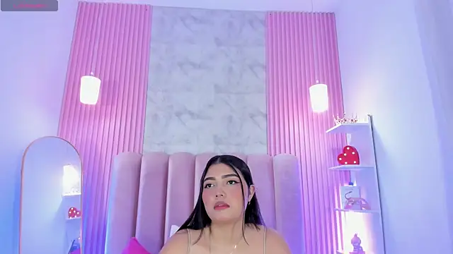 ArianaRougee online show from 06-12-26, 04:21