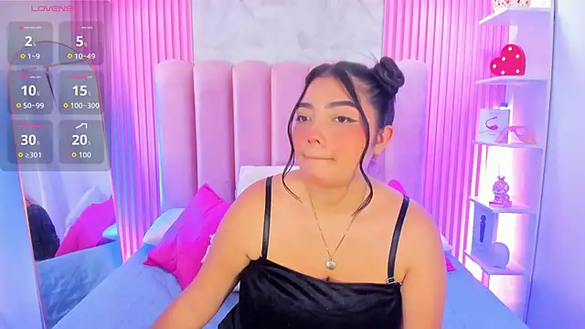 ArianaRougee online show from 06-19-26, 04:51