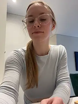 Snapshot of Vikkie_seXyGiiiirl_XoXo chatting on 03-02-26, 12:23 Vikkie seXyGiiiirl XoXo online show from 03-02-26, 12:23