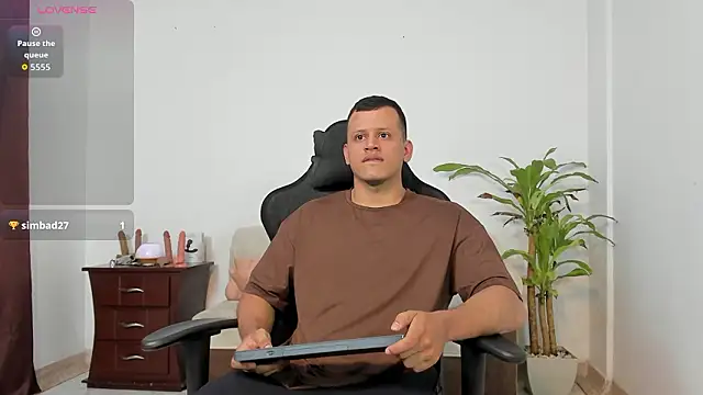 Snapshot of Alex_towerss chatting on 02-27-26, 08:19 Alex towerss online show from 02-27-26, 08:19