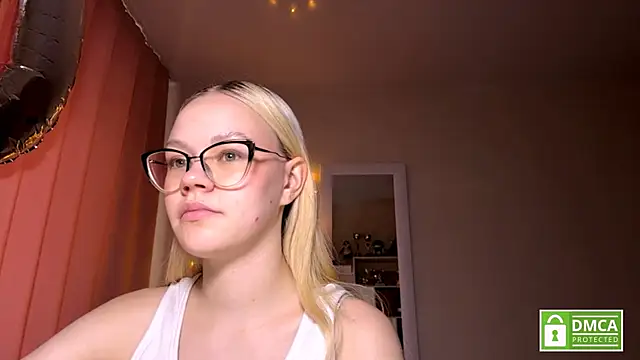 Snapshot of MiaCashe chatting on 05-10-26, 03:25 MiaCashe online show from 05-10-26, 03:25