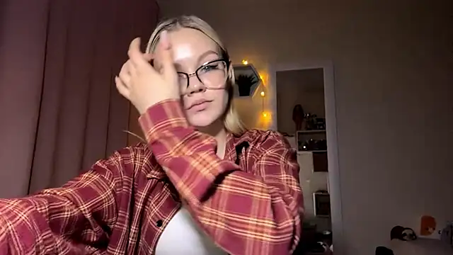 MiaCashe online show from 03-11-26, 03:06