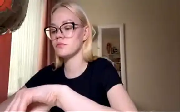 MiaCashe online show from 04-10-26, 01:18