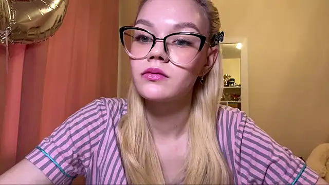 MiaCashe online show from 04-18-26, 12:07