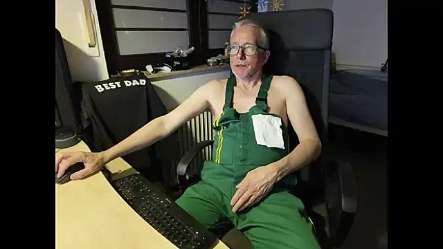 Snapshot of loenne1 chatting on 05-01-26, 08:58 loenne1 online show from 05-01-26, 08:58