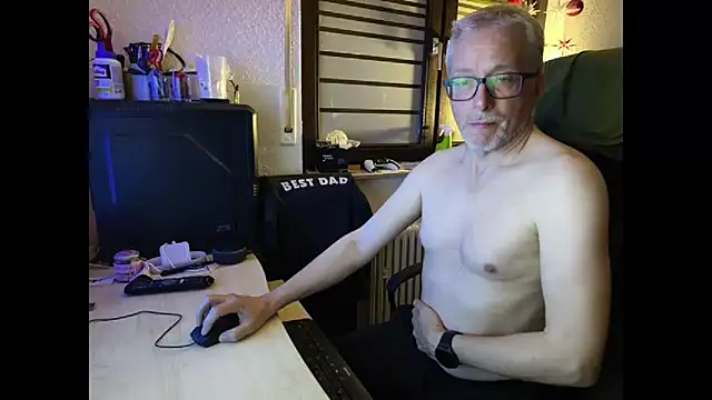 Snapshot of loenne1 chatting on 05-19-26, 08:38 loenne1 online show from 05-19-26, 08:38