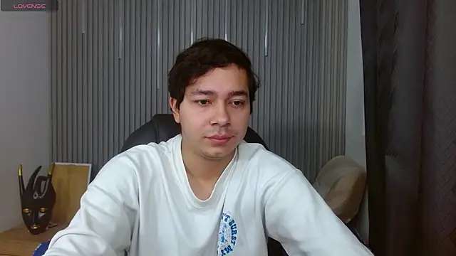 Julian Smith21 online show from 06-12-26, 03:59