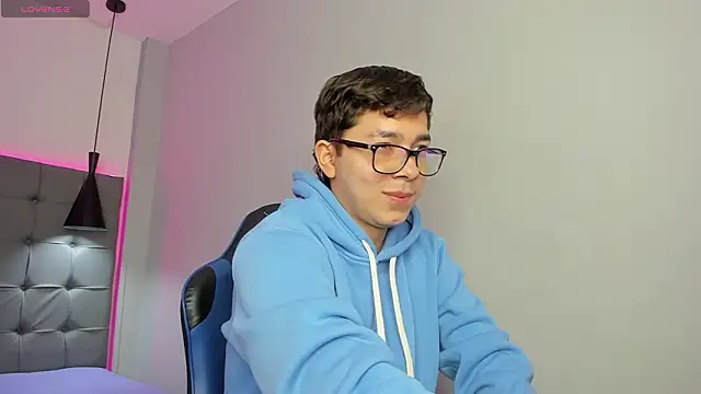 Julian Smith21 online show from 03-12-26, 01:37