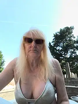 Snapshot of Heidiblueeyes chatting on 05-29-26, 08:09 Heidiblueeyes online show from 05-29-26, 08:09