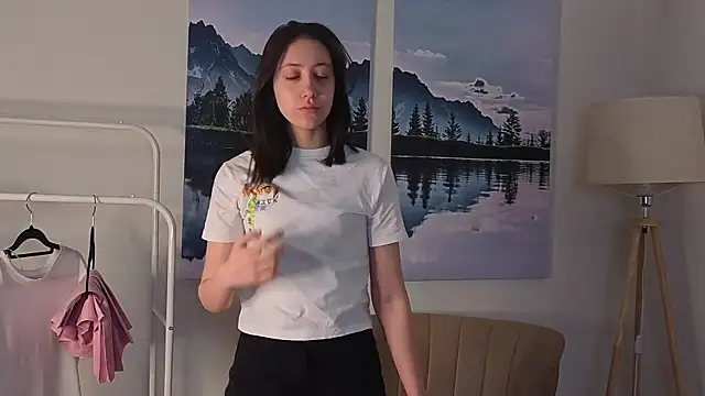 DoraWhitrock online show from 02-27-26, 05:07