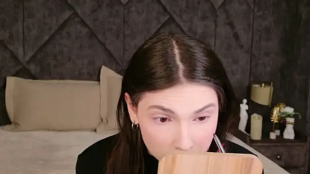 GIGI DAVS online show from 04-05-26, 08:48