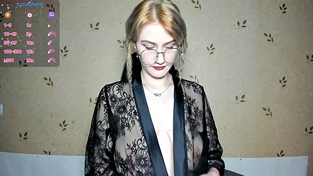 Snapshot of NicoleDaviss chatting on 06-12-26, 07:33 NicoleDaviss online show from 06-12-26, 07:33