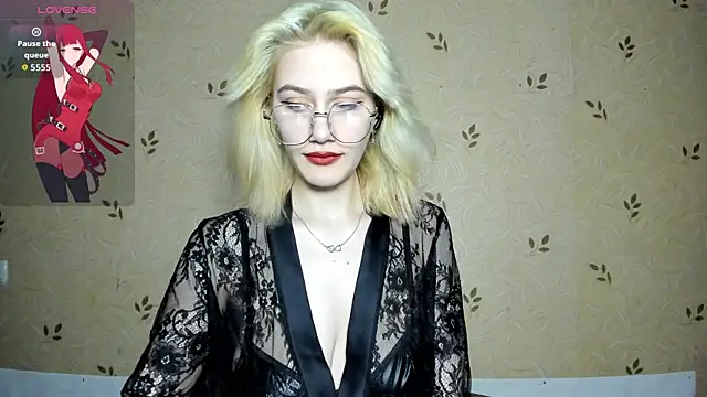 NicoleDaviss online show from 07-18-26, 07:11