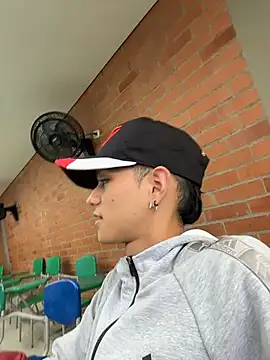 HarryGaze online show from 04-17-26, 01:14