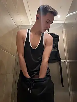 Snapshot of Thiago_Jones1 chatting on 03-10-26, 03:27 Thiago Jones1 online show from 03-10-26, 03:27