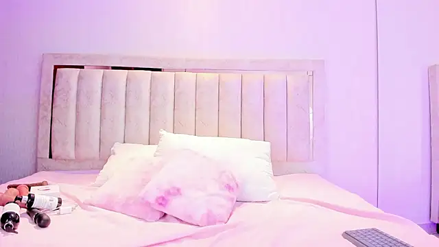 AlaiaMoretti  online show from 03-12-26, 05:02