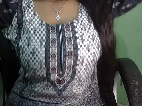 Snapshot of cute_momo_love chatting on 05-04-26, 04:05 cute momo love online show from 05-04-26, 04:05