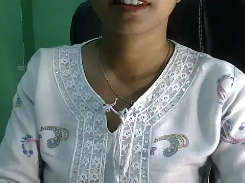 Snapshot of cute_momo_love chatting on 04-24-26, 05:09 cute momo love online show from 04-24-26, 05:09