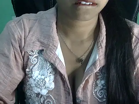Snapshot of cute_momo_love chatting on 04-27-26, 06:00 cute momo love online show from 04-27-26, 06:00