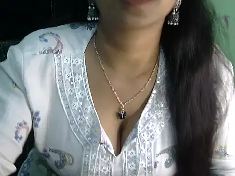 Snapshot of cute_momo_love chatting on 04-19-26, 05:41 cute momo love online show from 04-19-26, 05:41
