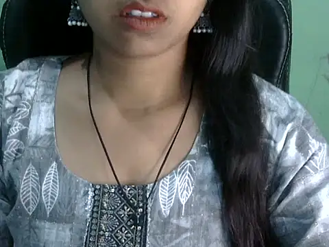 Snapshot of cute_momo_love chatting on 04-29-26, 06:06 cute momo love online show from 04-29-26, 06:06