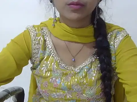 Snapshot of cute_momo_love chatting on 05-28-26, 05:15 cute momo love online show from 05-28-26, 05:15