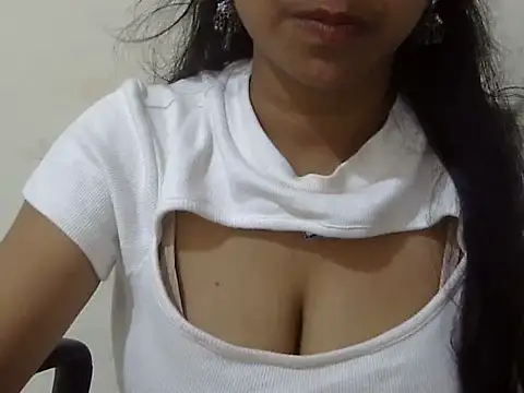 Snapshot of cute_momo_love chatting on 06-05-26, 06:52 cute momo love online show from 06-05-26, 06:52