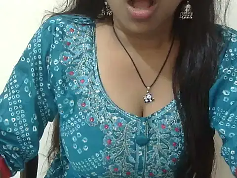 Snapshot of cute_momo_love chatting on 06-14-26, 04:57 cute momo love online show from 06-14-26, 04:57