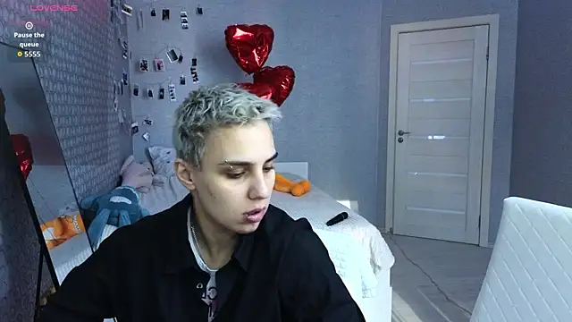 LuxuryLoverss online show from 03-15-26, 10:55