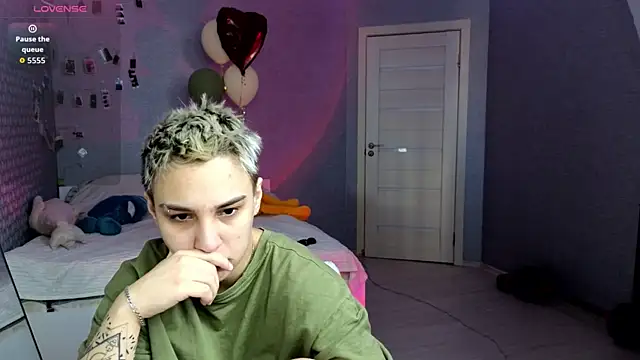 LuxuryLoverss online show from 04-15-26, 11:27