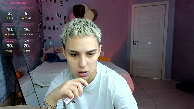 LuxuryLoverss online show from 04-11-26, 11:03